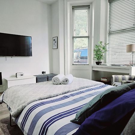 Stylish Apartment In Victorian Conversion Free Parking & Private Patio Close To Beach Town Centre & Bic Bournemouth Buitenkant foto