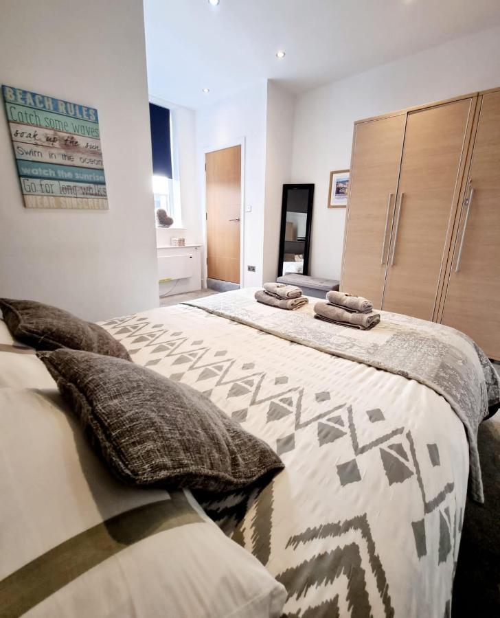 Stylish Apartment In Victorian Conversion Free Parking & Private Patio Close To Beach Town Centre & Bic Bournemouth Buitenkant foto