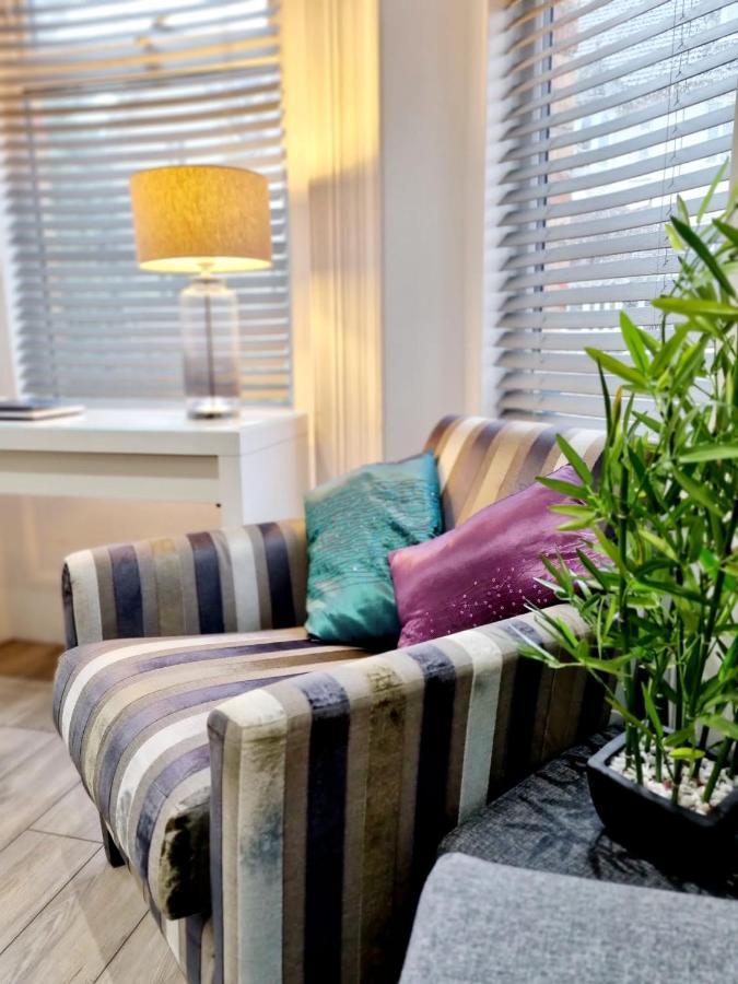 Stylish Apartment In Victorian Conversion Free Parking & Private Patio Close To Beach Town Centre & Bic Bournemouth Buitenkant foto