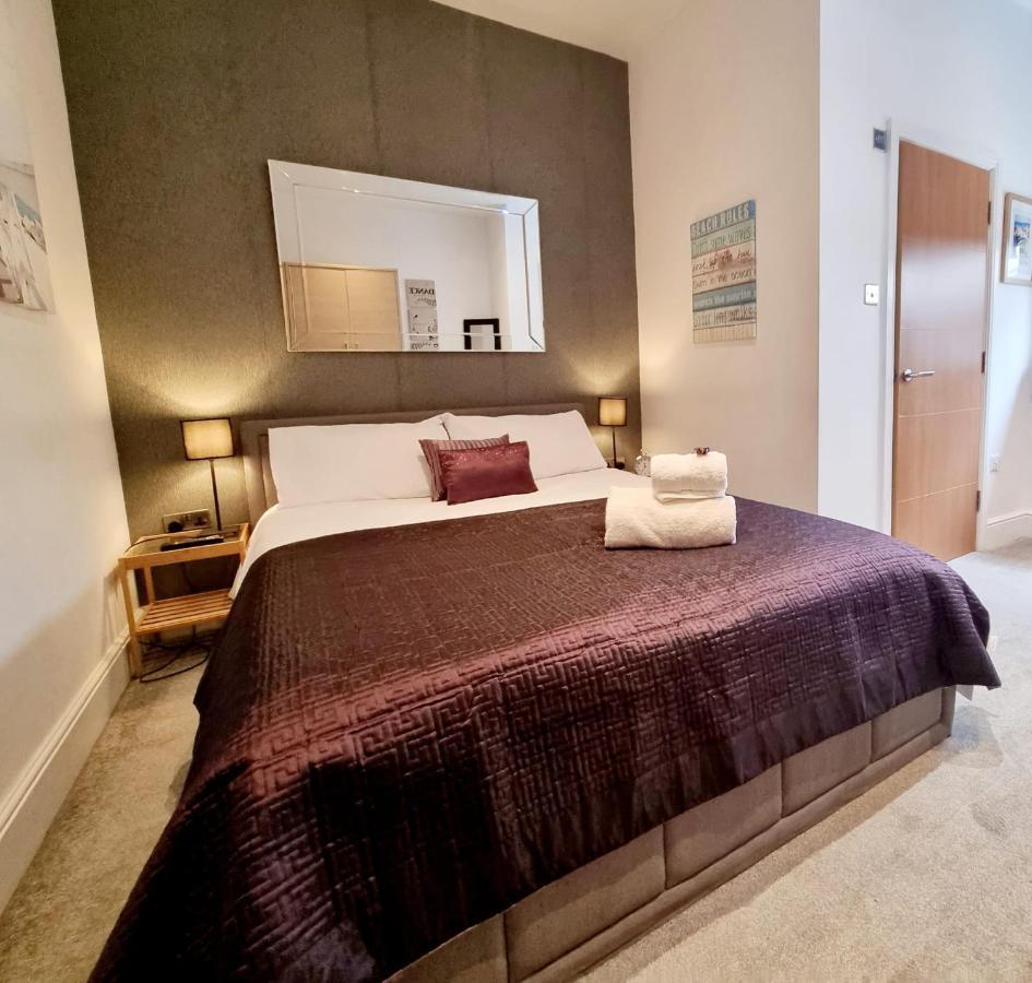 Stylish Apartment In Victorian Conversion Free Parking & Private Patio Close To Beach Town Centre & Bic Bournemouth Buitenkant foto