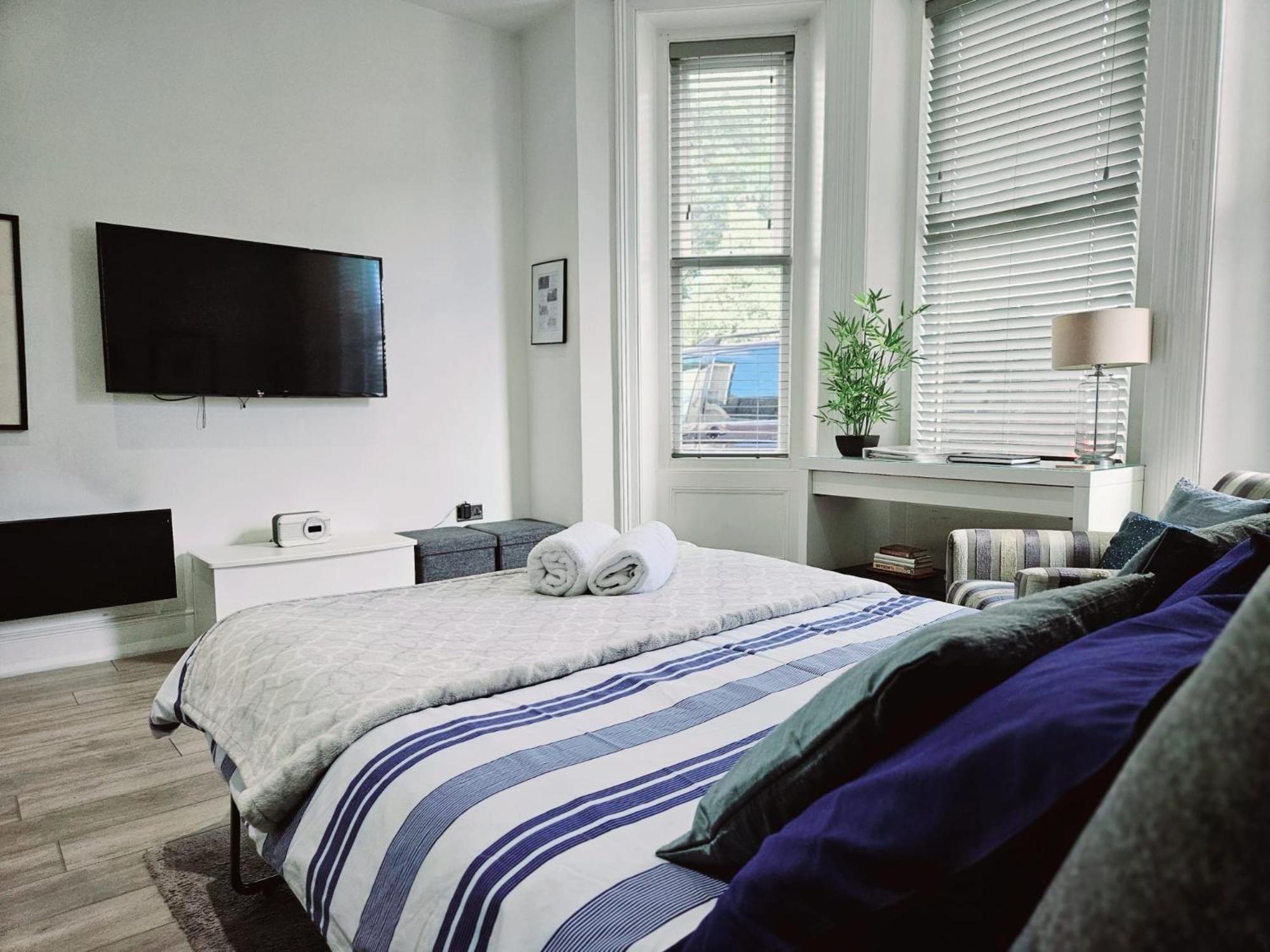 Stylish Apartment In Victorian Conversion Free Parking & Private Patio Close To Beach Town Centre & Bic Bournemouth Buitenkant foto