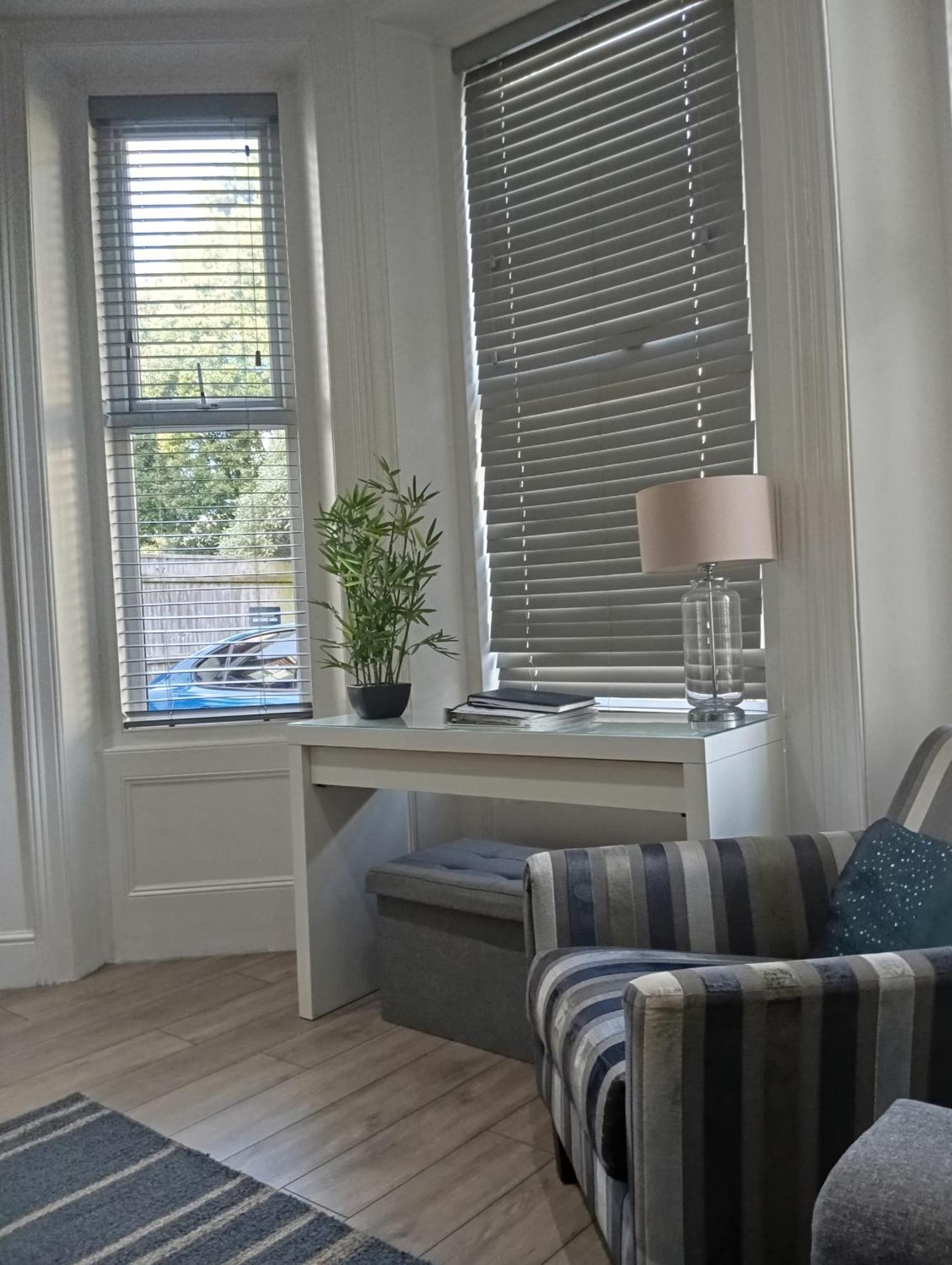 Stylish Apartment In Victorian Conversion Free Parking & Private Patio Close To Beach Town Centre & Bic Bournemouth Buitenkant foto