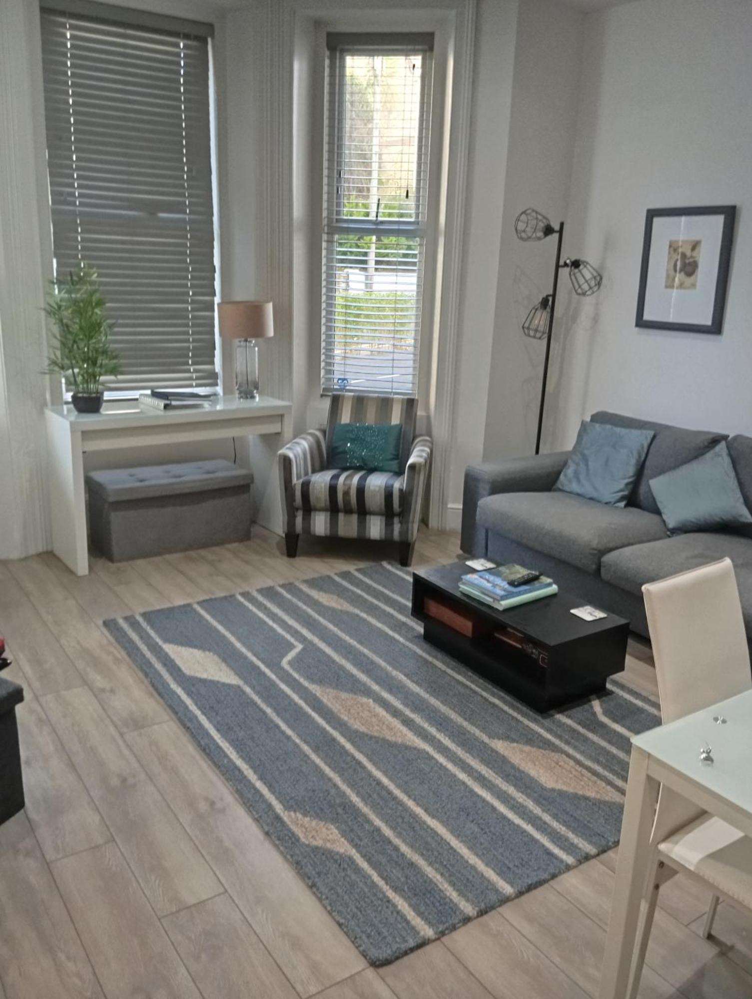 Stylish Apartment In Victorian Conversion Free Parking & Private Patio Close To Beach Town Centre & Bic Bournemouth Buitenkant foto