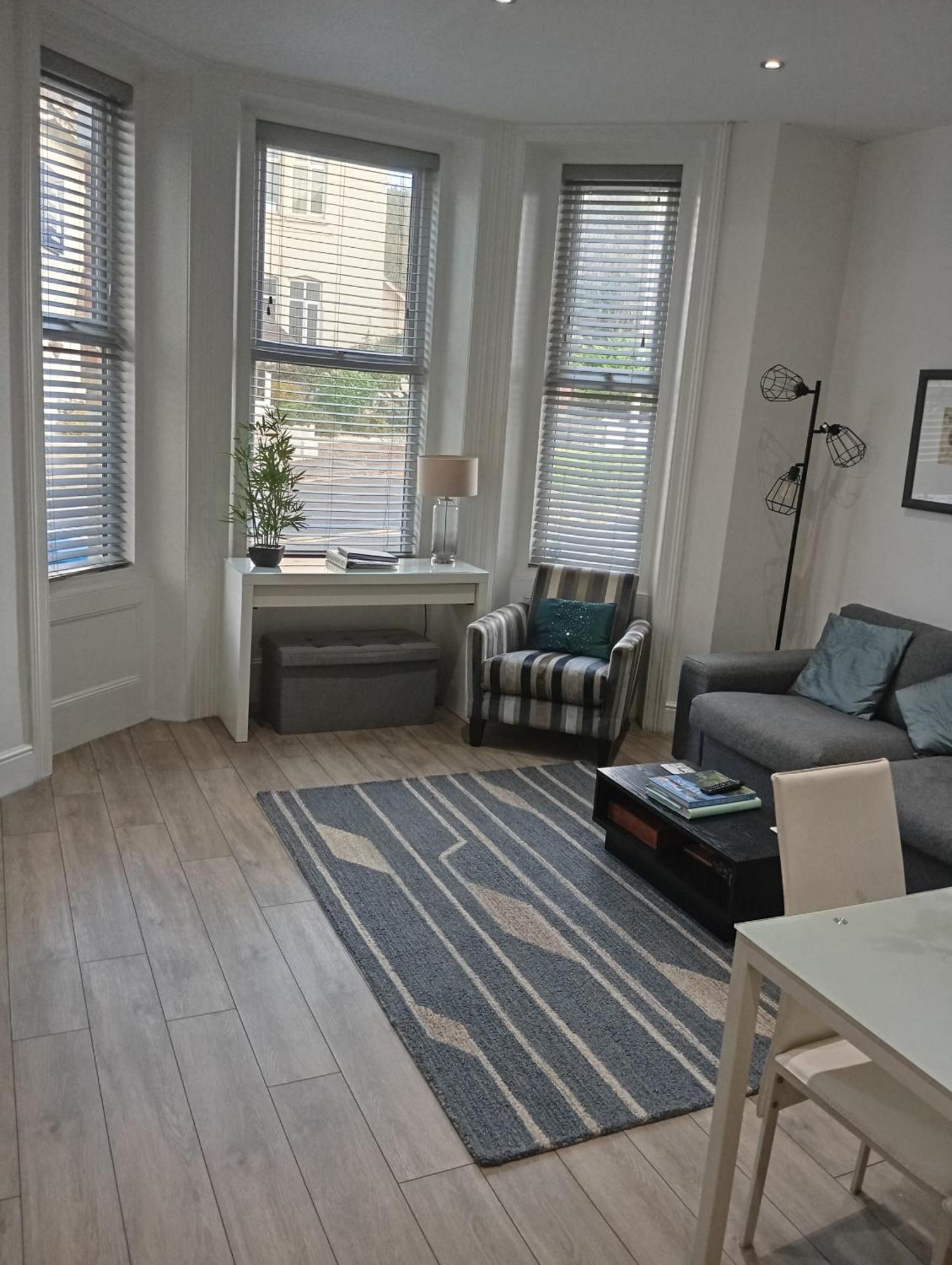 Stylish Apartment In Victorian Conversion Free Parking & Private Patio Close To Beach Town Centre & Bic Bournemouth Buitenkant foto