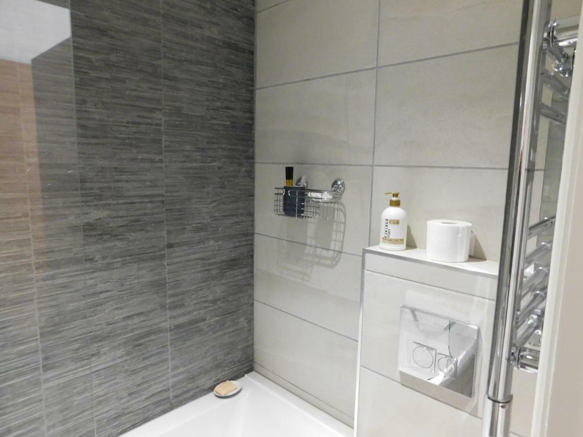 Stylish Apartment In Victorian Conversion Free Parking & Private Patio Close To Beach Town Centre & Bic Bournemouth Buitenkant foto