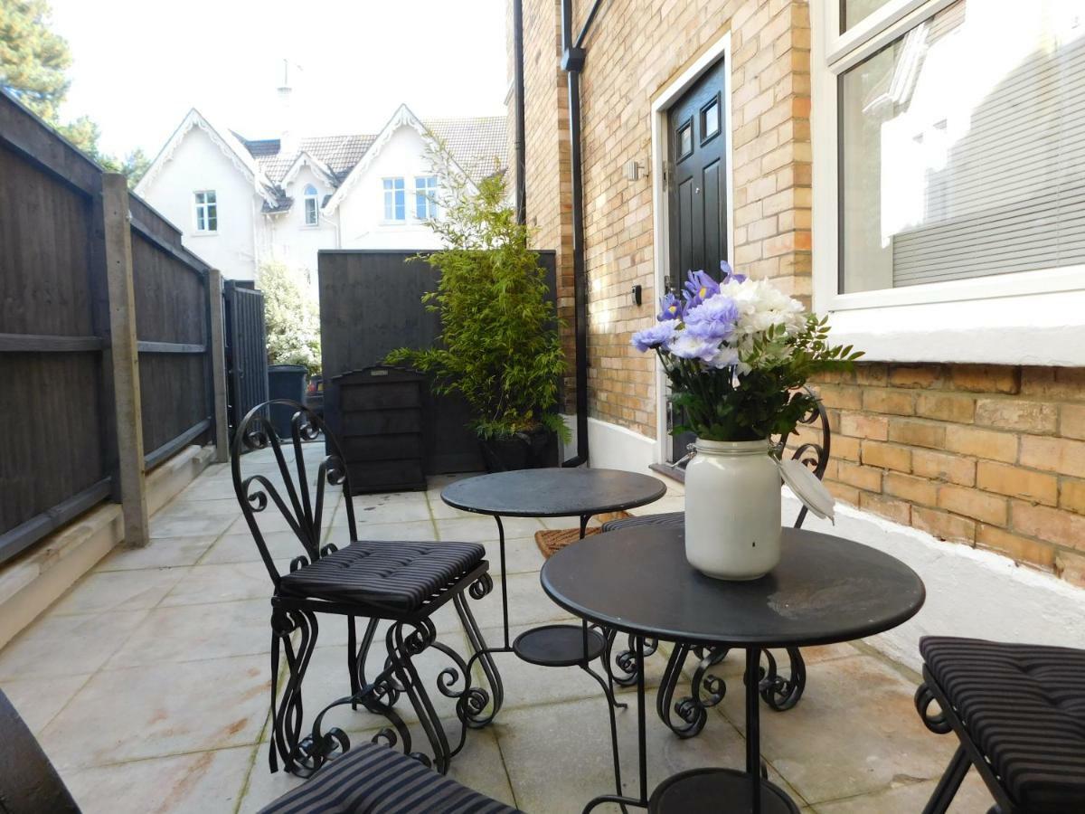 Stylish Apartment In Victorian Conversion Free Parking & Private Patio Close To Beach Town Centre & Bic Bournemouth Buitenkant foto