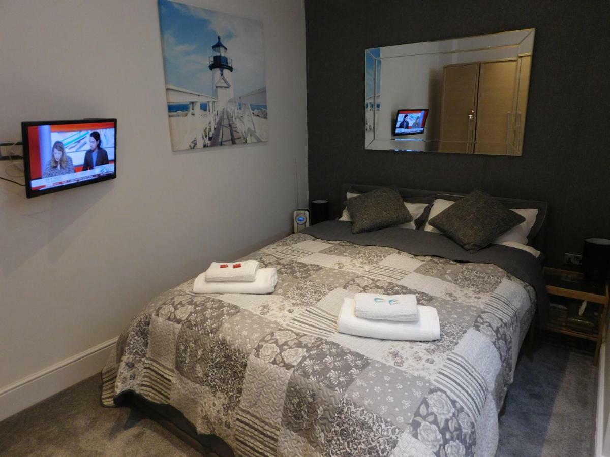 Stylish Apartment In Victorian Conversion Free Parking & Private Patio Close To Beach Town Centre & Bic Bournemouth Buitenkant foto